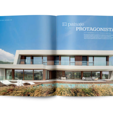 "A house oriented towards landscape " Our residential project Panoramic House has been published in CASA VIVA's magazine number 287.