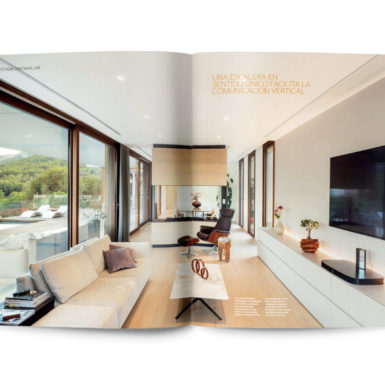 "A house oriented towards landscape " Our residential project Panoramic House has been published in CASA VIVA's magazine number 287.