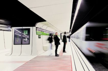 La estación de metro Drassanes fue uno de nuestros retos. Las piezas prefabricadas GRC nos permitieron crear un sistema continuo y adaptable.