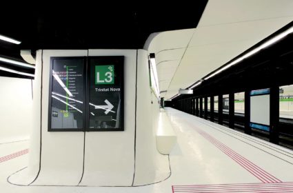 La estación de metro Drassanes fue uno de nuestros retos. Las piezas prefabricadas GRC nos permitieron crear un sistema continuo y adaptable.