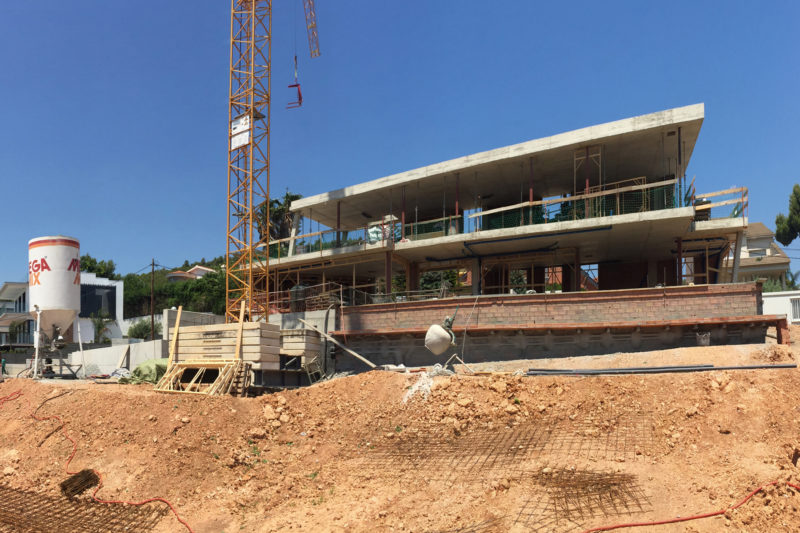 the structure of this single-family house #1510 concreting the top slab. we started the façades, the installations and the infinity pool.