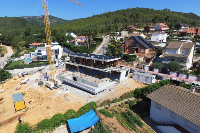 the structure of this single-family house #1510 concreting the top slab. we started the façades, the installations and the infinity pool.