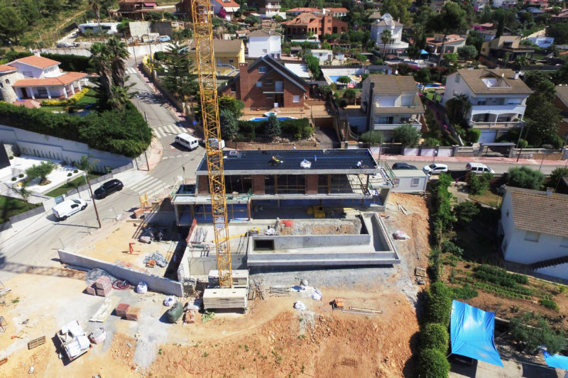 the structure of this single-family house #1510 concreting the top slab. we started the façades, the installations and the infinity pool.