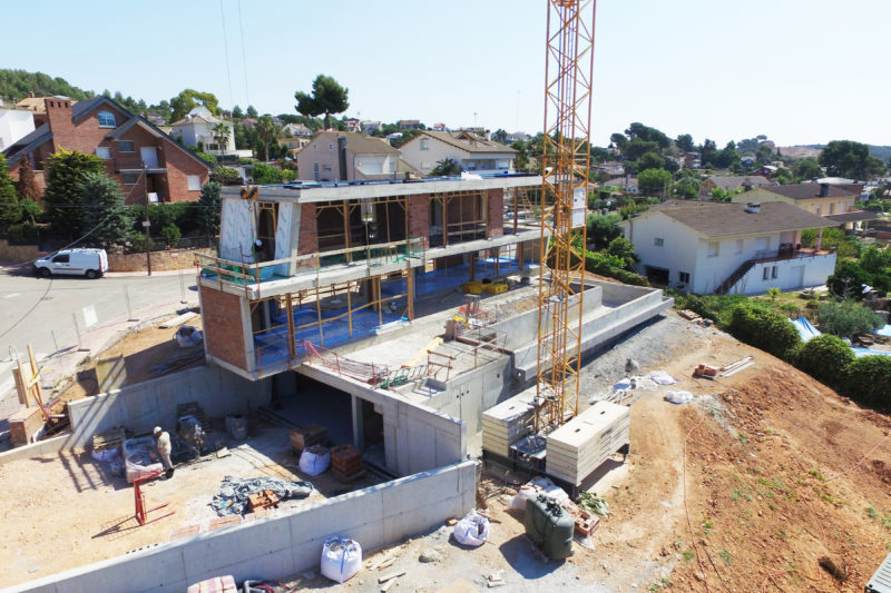 the structure of this single-family house #1510 concreting the top slab. we started the façades, the installations and the infinity pool.