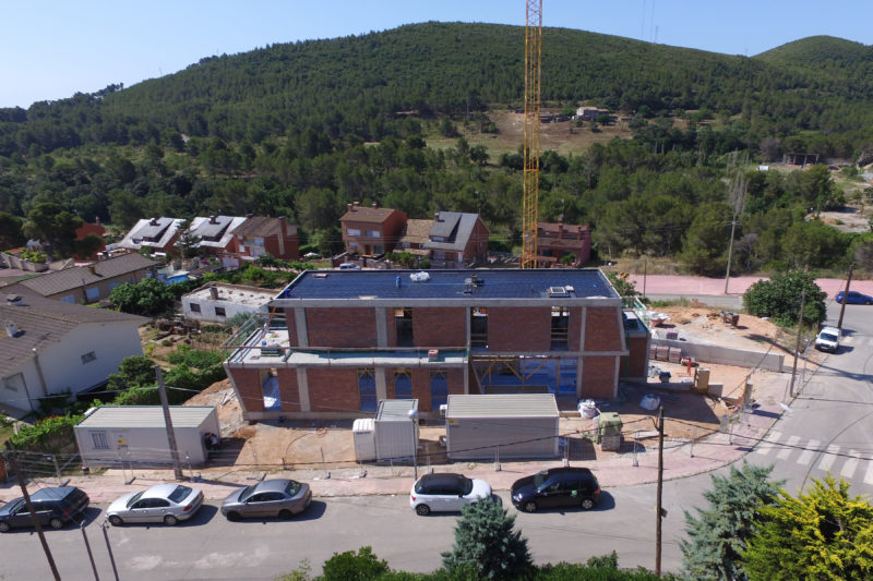 the structure of this single-family house #1510 concreting the top slab. we started the façades, the installations and the infinity pool.