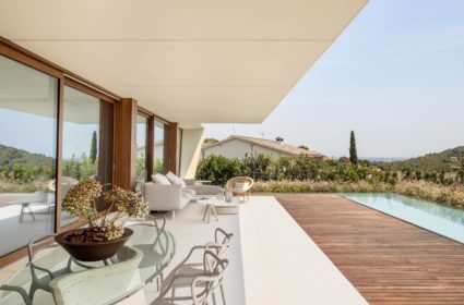 A unique house toward the landscape. Luxury home in Barcelona, ​​​​a unique design adapted to the family, we have applied an efficient construction system.