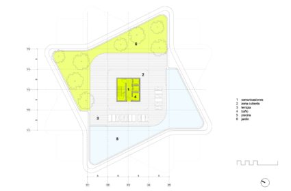 Conjunto de viviendas en una zona de bajo impacto residencial en el que se plantea un sistema lineal de siete torres.