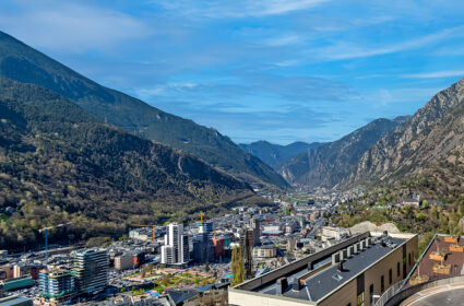 La Torre Zenit es el primer proyecto de ON-A en Andorra, un hito arquitectónico y un referente del residencial de lujo en la zona.