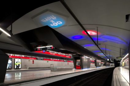 Can a subway station change its look? Can the passengers change the image of the space? We want the regular user to feel the station every day.