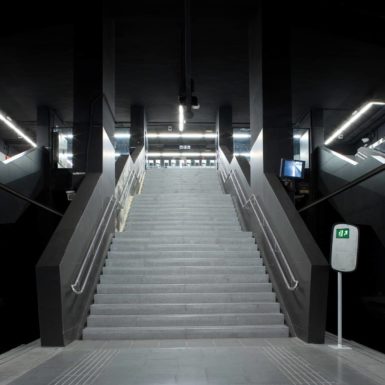 Can a subway station change its look? Can the passengers change the image of the space? We want the regular user to feel the station every day.