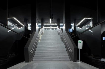 Can a subway station change its look? Can the passengers change the image of the space? We want the regular user to feel the station every day.