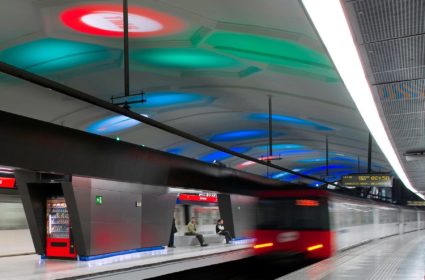 Can a subway station change its look? Can the passengers change the image of the space? We want the regular user to feel the station every day.